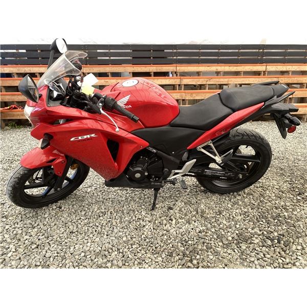 OK --  2013 HONDA CBR250 RED  11375 KMS