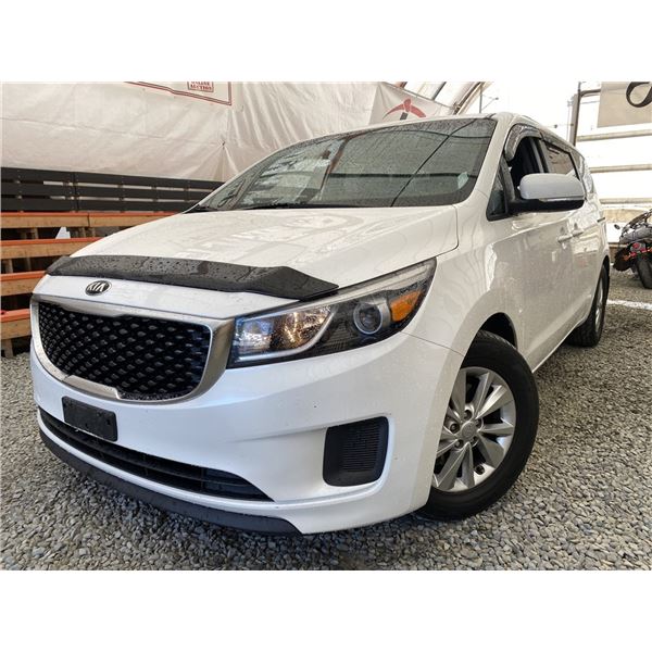 C6C -- 2015 KIA SEDONA LX WHITE 199050 KMS