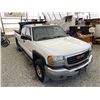 Image 10 : C6S -- 2006 GMC 3500 WHITE 185042 KMS