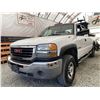 Image 2 : C6S -- 2006 GMC 3500 WHITE 185042 KMS