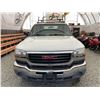 Image 6 : C6S -- 2006 GMC 3500 WHITE 185042 KMS