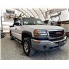 Image 8 : C6S -- 2006 GMC 3500 WHITE 185042 KMS