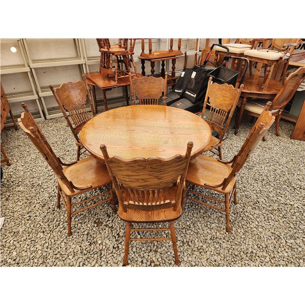 656 - Round wooden table with 6 engraved chairs.