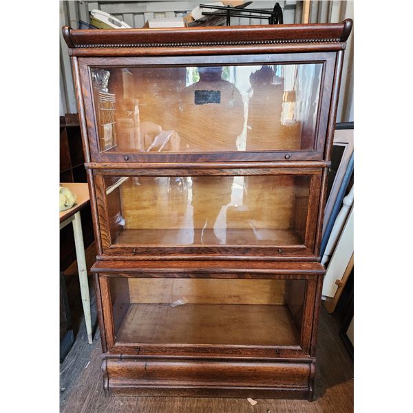 668 - 3 Tier Display Shelf