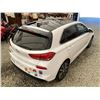 Image 16 : C6J -- 2018 HYUNDAI ELANTRA GT WHITE 191924 KMS