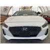 Image 5 : C6J -- 2018 HYUNDAI ELANTRA GT WHITE 191924 KMS