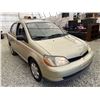 Image 9 : A12Z -- 2000 TOYOTA ECHO BEIGE 181561 KMS