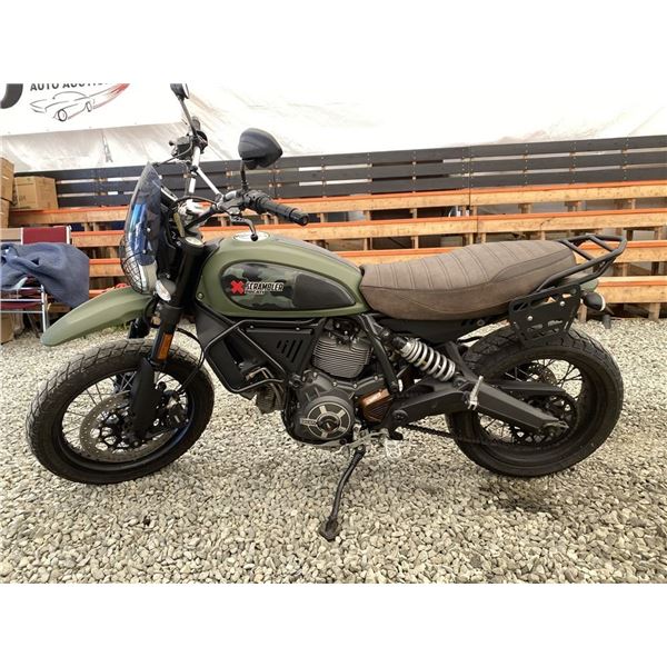 0G --  2015 DUCATI SCRAMBLER URBAN ENDURO 800 GREEN 9,000 KMS ZZA