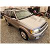 Image 10 : A10 --  2001 INFINITI QX4 GREY 316439 KMS