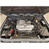 Image 27 : A10 --  2001 INFINITI QX4 GREY 316439 KMS