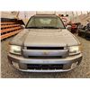 Image 6 : A10 --  2001 INFINITI QX4 GREY 316439 KMS