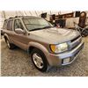 Image 9 : A10 --  2001 INFINITI QX4 GREY 316439 KMS