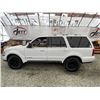 Image 23 : A2 --  1998 LINCOLN NAVIGATOR WHITE 358956 KMS