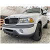 Image 2 : A2 --  1998 LINCOLN NAVIGATOR WHITE 358956 KMS