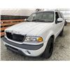 Image 3 : A2 --  1998 LINCOLN NAVIGATOR WHITE 358956 KMS