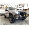Image 8 : A8 --  2003 JEEP LIBERTY SILVER 275988 KMS