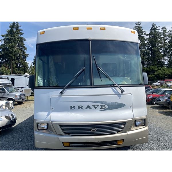 0J --  2002 WINNEBAGO BRAVE 33FT WHITE 75542 KMS