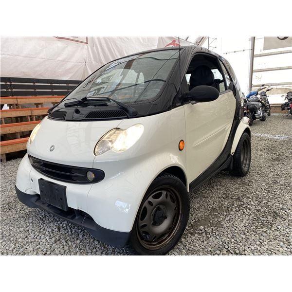 A12P --  2005 MERCEDES SMART CAR WHITE 155431 KMS