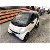 Image 4 : A12P --  2005 MERCEDES SMART CAR WHITE 155431 KMS