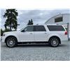 Image 24 : C6B --  2015 LINCOLN NAVIGATOR L WHITE 140275 KMS