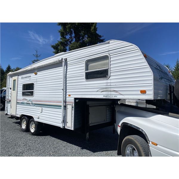 0E --  2000 WILDERNESS "NO RESERVE" 5TH WHEEL WHITE