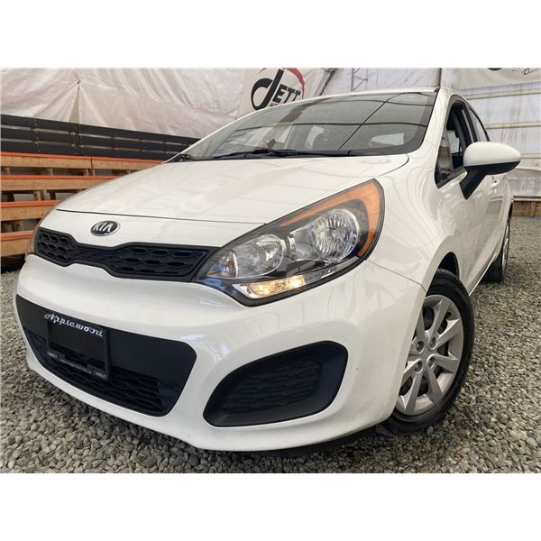 C4 --  2014 KIA RIO GDI WHITE 97911 KMS