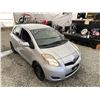 Image 10 : A12Y --  2010 TOYOTA YARIS SILVER 263604 KMS