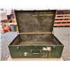 Image 2 : 1953 Vintage Canadian Foot Locker