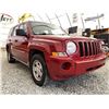 Image 8 : A8 --  2010 JEEP PATRIOT RED 210631 KMS