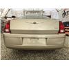 Image 16 : A12F --  2006 CHRYSLER 300 GOLD 212387 KMS