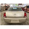 Image 17 : A12F --  2006 CHRYSLER 300 GOLD 212387 KMS