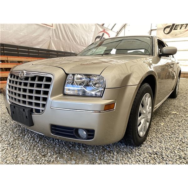 A12F --  2006 CHRYSLER 300 GOLD 212387 KMS
