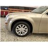 Image 26 : A12F --  2006 CHRYSLER 300 GOLD 212387 KMS