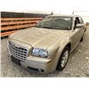 Image 2 : A12F --  2006 CHRYSLER 300 GOLD 212387 KMS