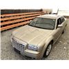 Image 3 : A12F --  2006 CHRYSLER 300 GOLD 212387 KMS