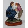 Image 2 : C 2000 BLUE HATS OF BRAVERY "BIG SISTER" FIGURINE