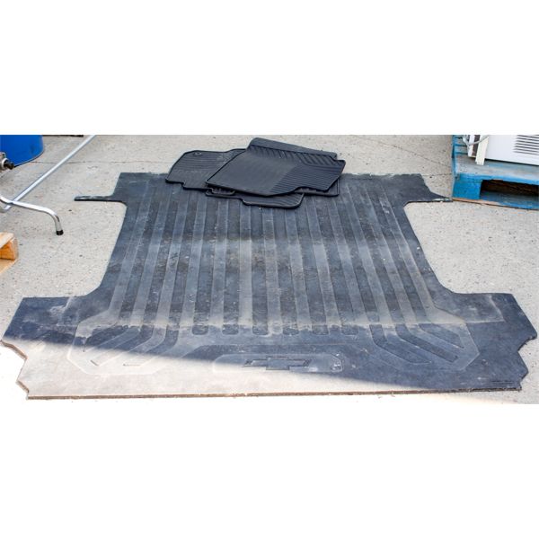 SHORT BOX CHEV BOX MAT W/ 4 FLOOR MATS