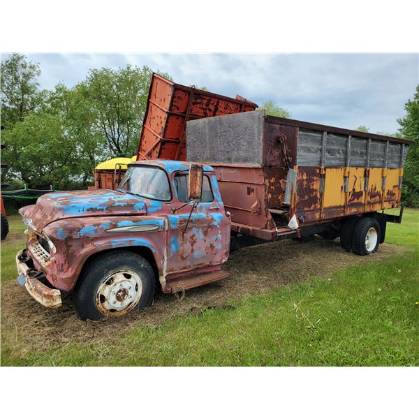 Approx. 1956 Chev 1700 V8-4spd, SN.7163305985, 9.00x20'S, c/w KNIGHT 17-7 silage box