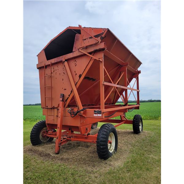 Kuelkers 700 Hi Dump Wagon