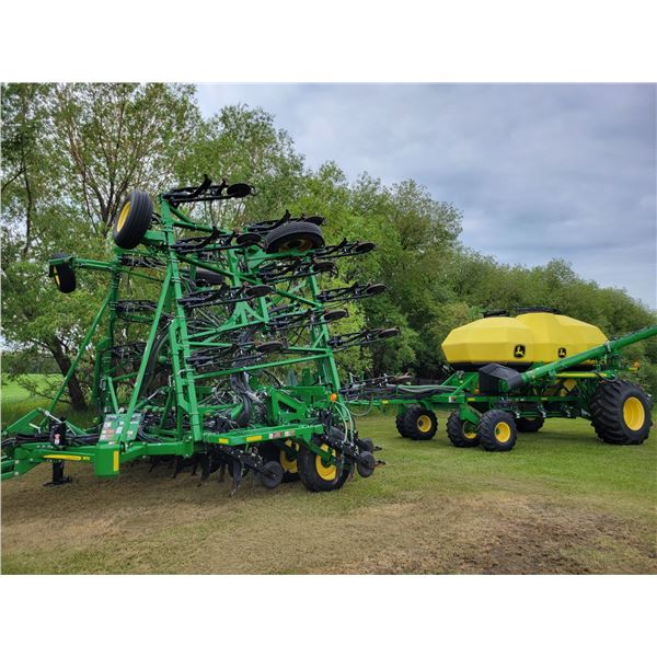 Approx. 2016 JD 1870 Air Drill, 40 ft, 12 inch spacing, double shoot, SN.1A81870XCGK770153, Green st