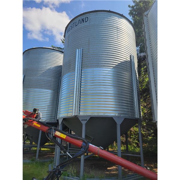 Chief Westland 6-Ring, 3400 Bu hopper bottom c/w lid opener & ladder, triple skid. To be Moved by No