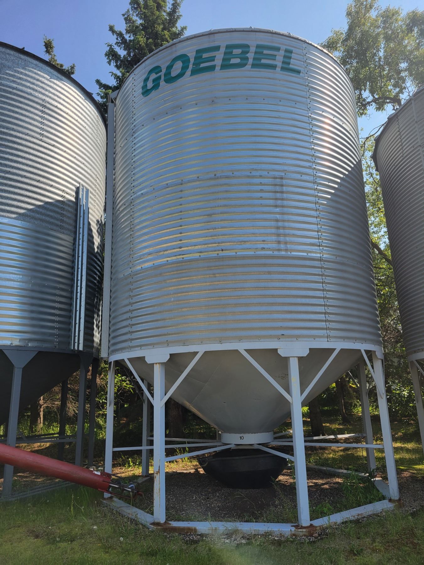 Shell Ring Hopper GOEBEL 4-Ring Hopper Bin, 2800 Bu c/w ladder, opener, single skid.To be ...