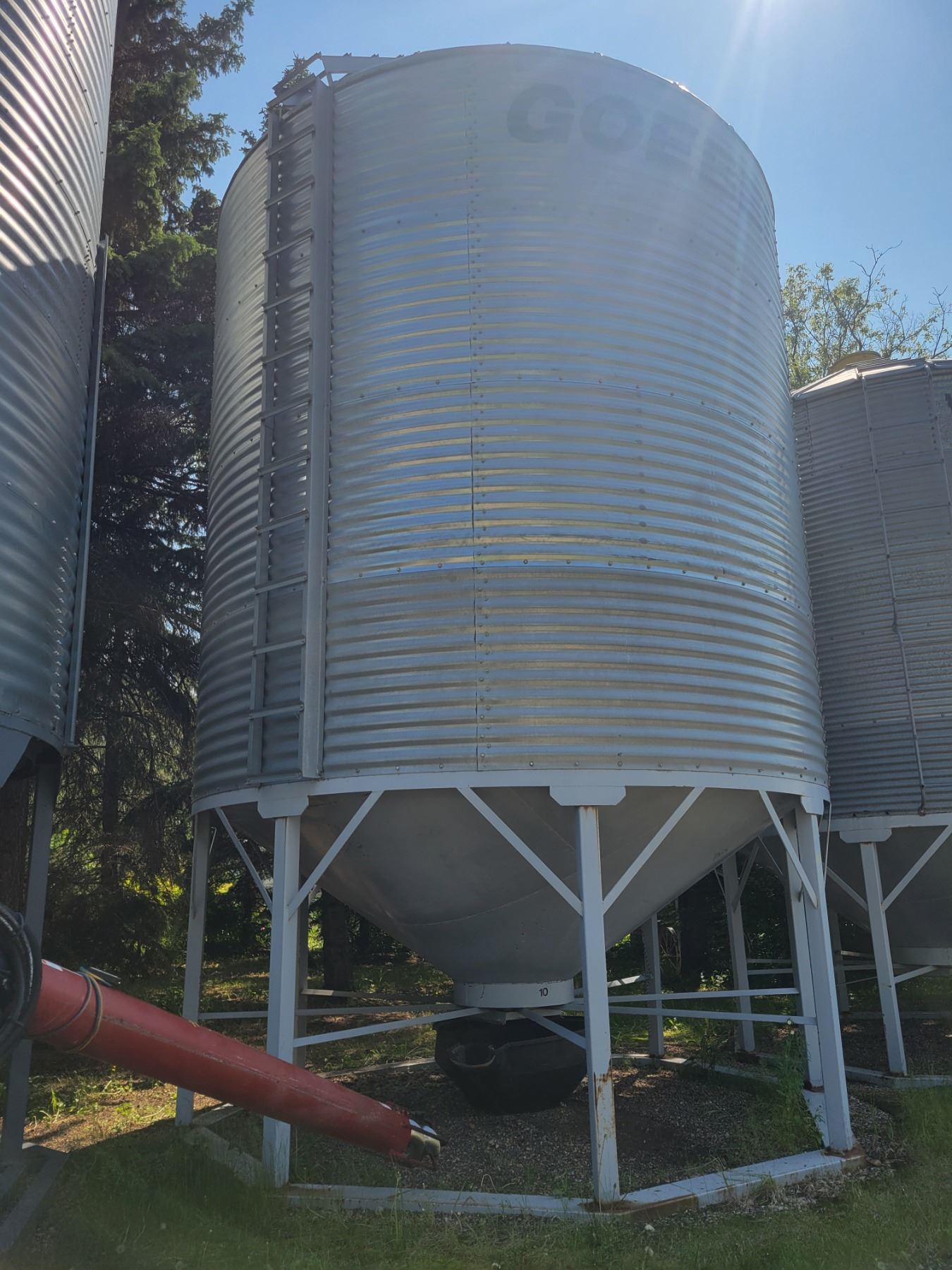 Shell Ring Hopper GOEBEL 4-Ring Hopper Bin, 2800 Bu c/w ladder, opener, single skid.To be ...
