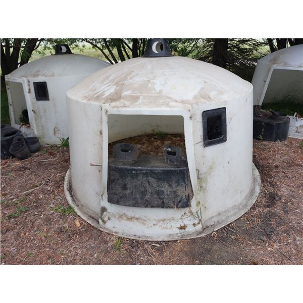 Calf hutch, has components set up