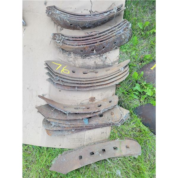 Approx. 20- Twisted spikes