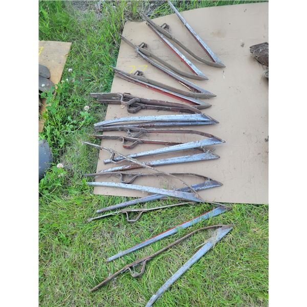 Approx. 12- Crop lifters