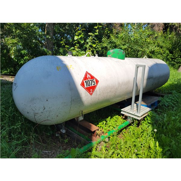 1000-Gal propane tank mtd on heavy green steel frame c/w approx. 60% propane