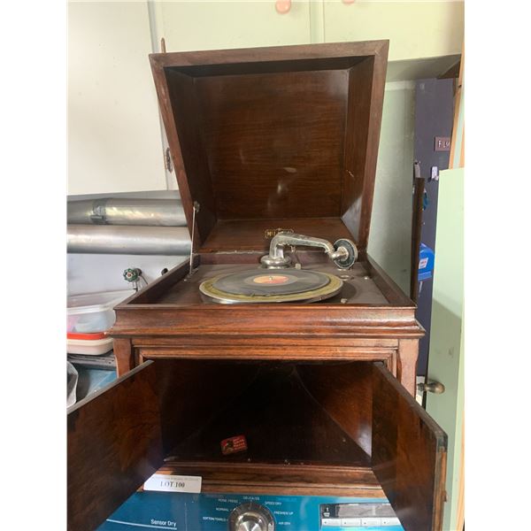 McLagan Hand Crank Phonograph & Best Talking Machine Needles