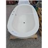 Image 1 : White acrylic free standing saoker bath tub 66"x35"x24" tall