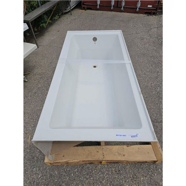 Produits Neptune ALBANA white acrylic bathtub with left hand drain, see damage in photos 60"x30"20" 